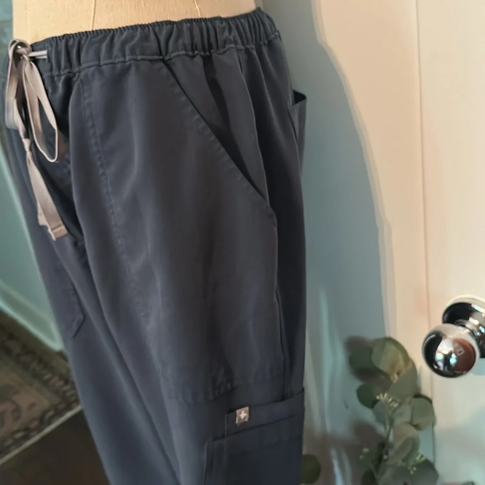 FIGS Cairo cargo Men's Navy blue zipper button drawcord pockets M joggers Pants